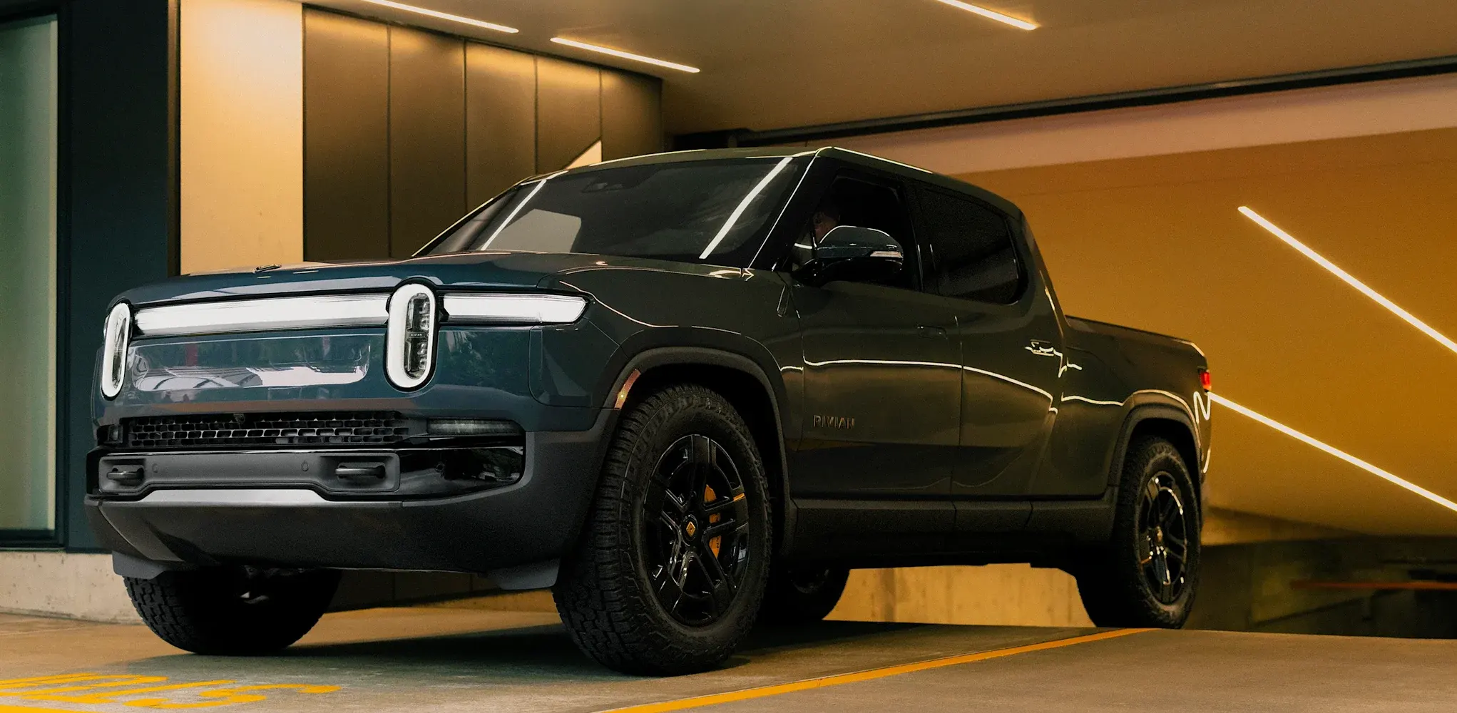 How to charge rivian r1t