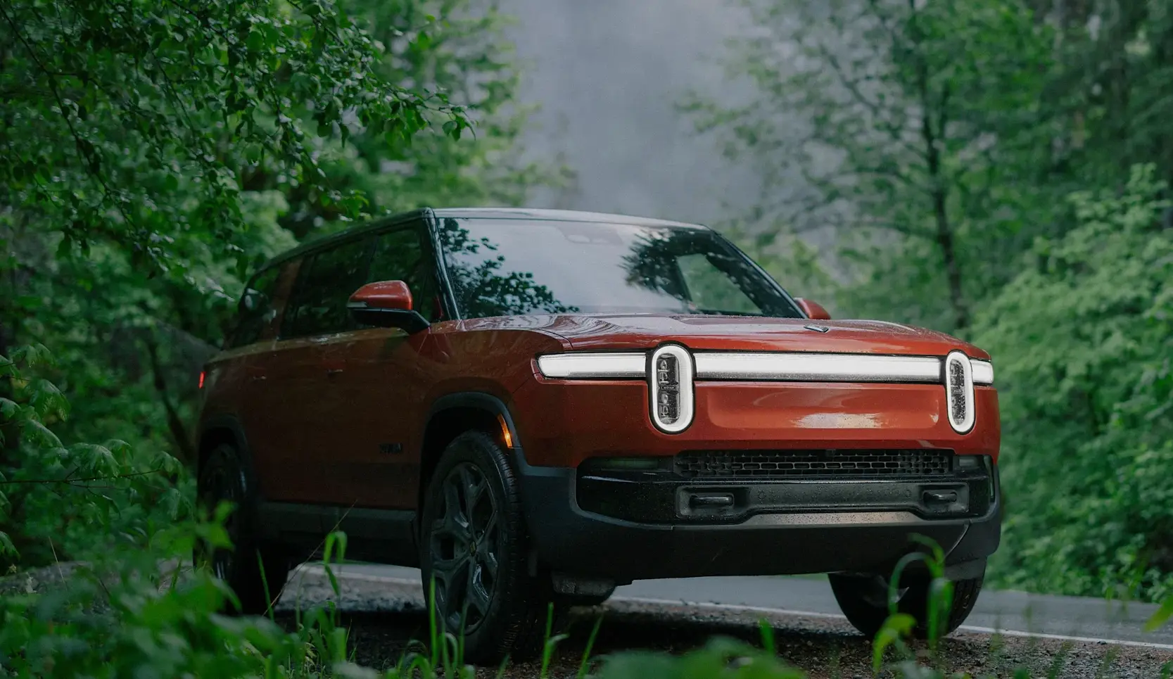 How to charge Rivian R1S