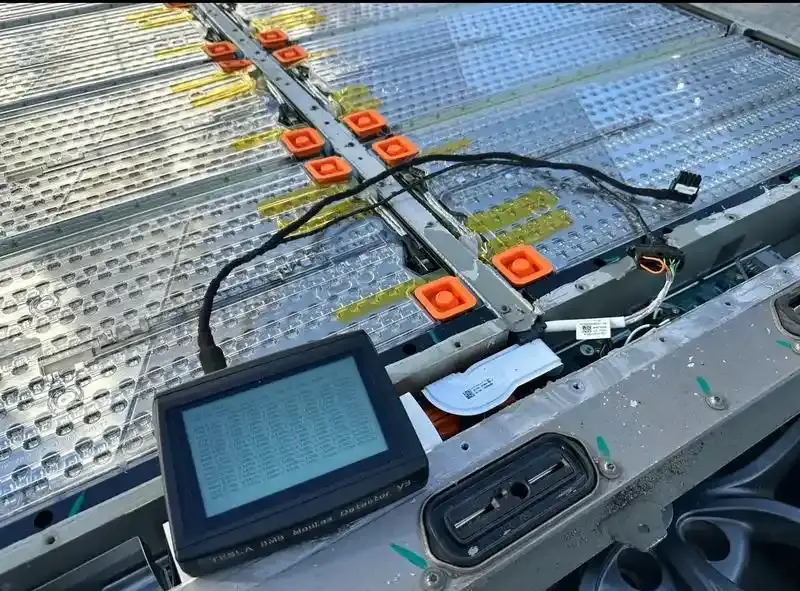 Battery SOH diagnostics screen connected to high-voltage EV battery modules