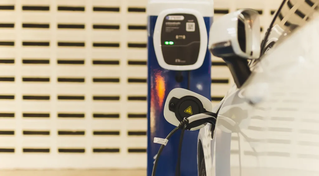 Difference between level 1 and level 2 ev chargers : EV charging by a level 2 ev charger