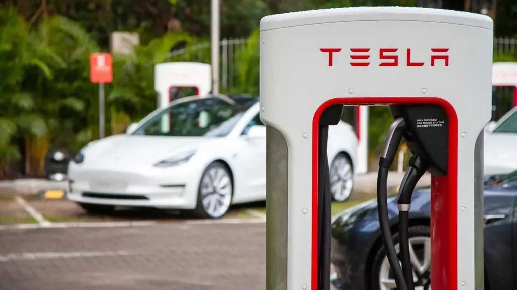 How to charge a tesla model 3: pic demo charing at supercharger