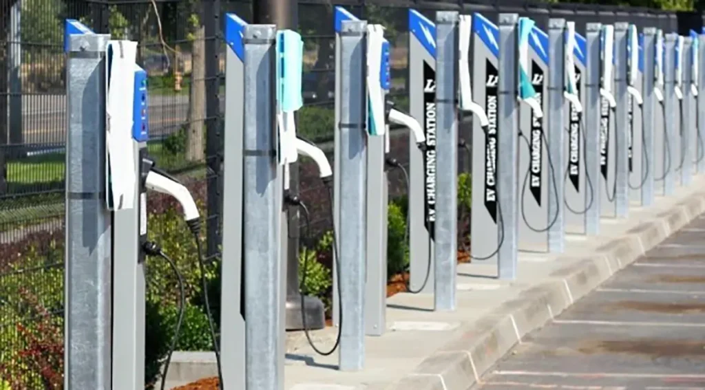 High-demand public EV charging area supported by load management for power optimization