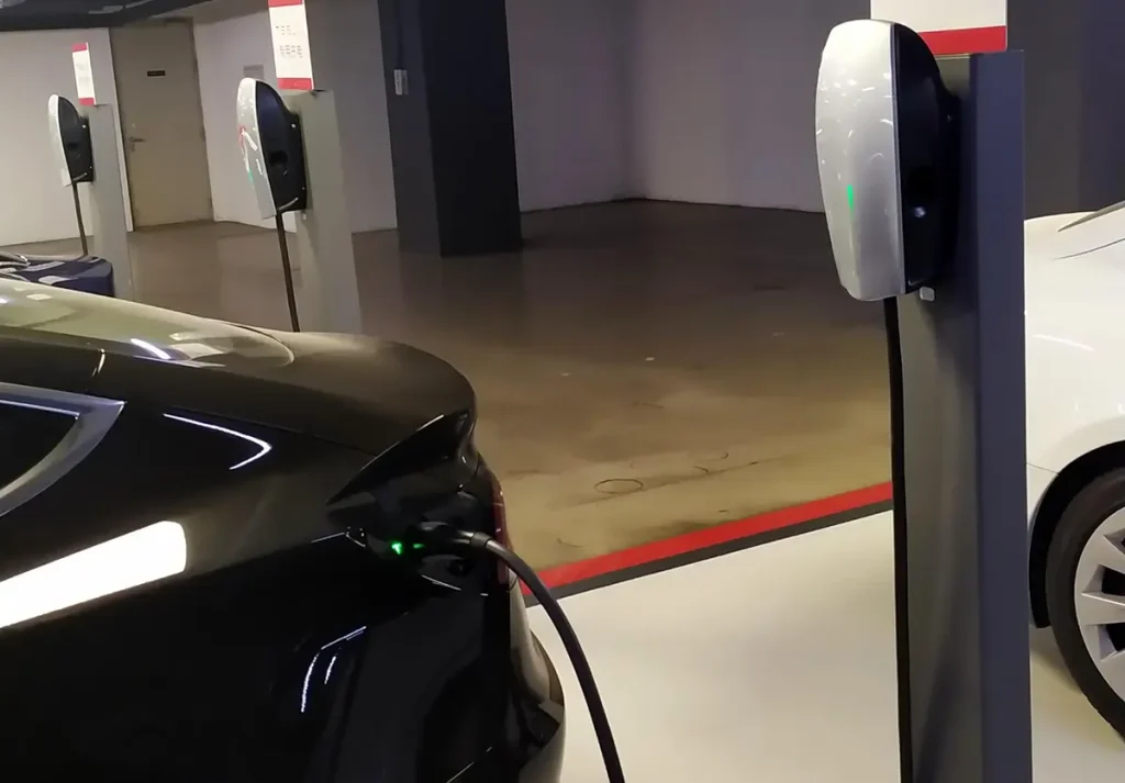 Tesla home charger operating with EV dynamic load balancing for safe power distribution