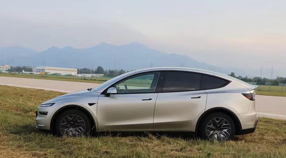 Tesla destination charger supporting Level 2 charging outside of Supercharger locations