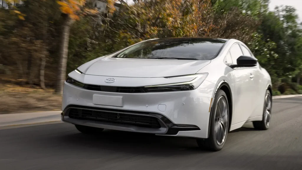 how hybrid cars work combining gasoline engine and electric motor system