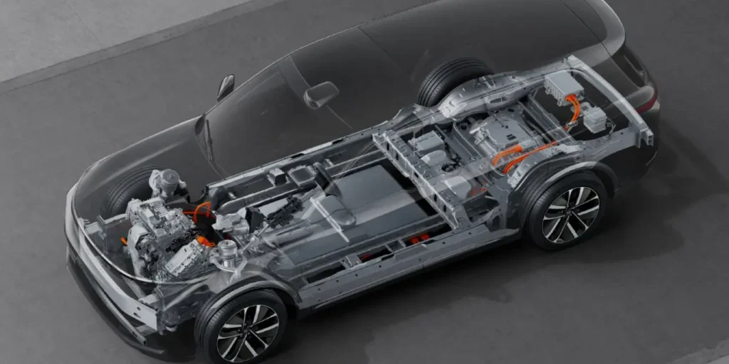 REEV powertrain layout showing battery pack, electric motor, and range extender engine