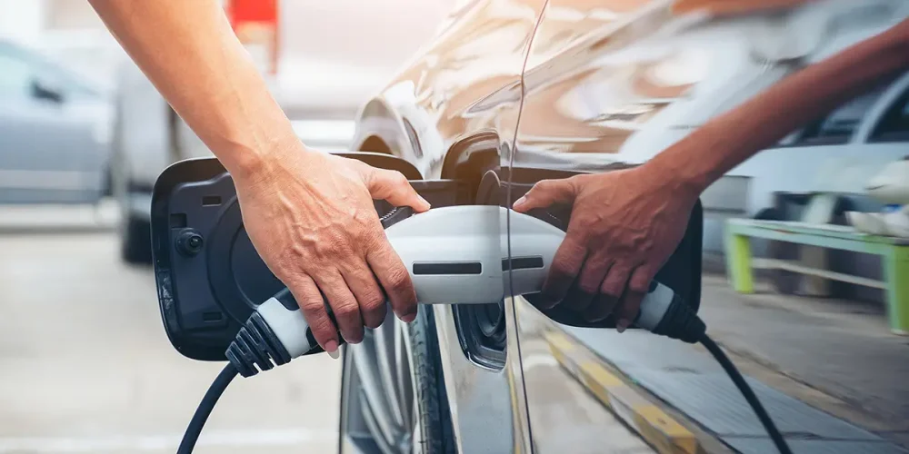 EV charging session illustrating the difference between kW vs kWh in electric vehicle charging