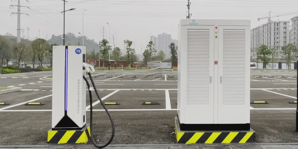 high power DC fast charger used in commercial EV charging station installation